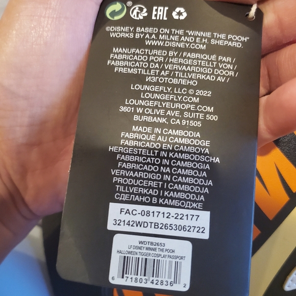 Loungefly Disney Winnie The Pooh Tigger Vampire Passport Crossbody Bag Cosplay - Picture 9 of 12